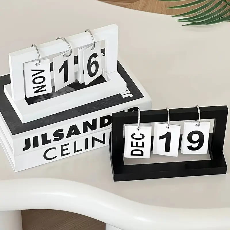 Calendario in Plastica Stile M - Office Furniture Suppliers recensione e prezzo