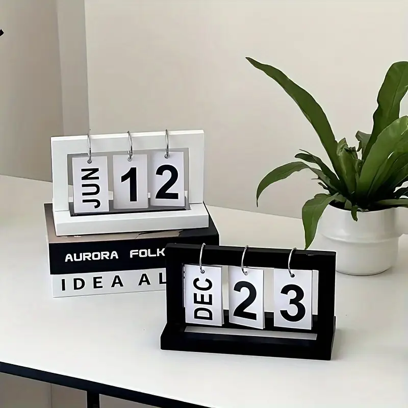 Calendario in Plastica Stile M - Office Furniture Suppliers recensione e prezzo